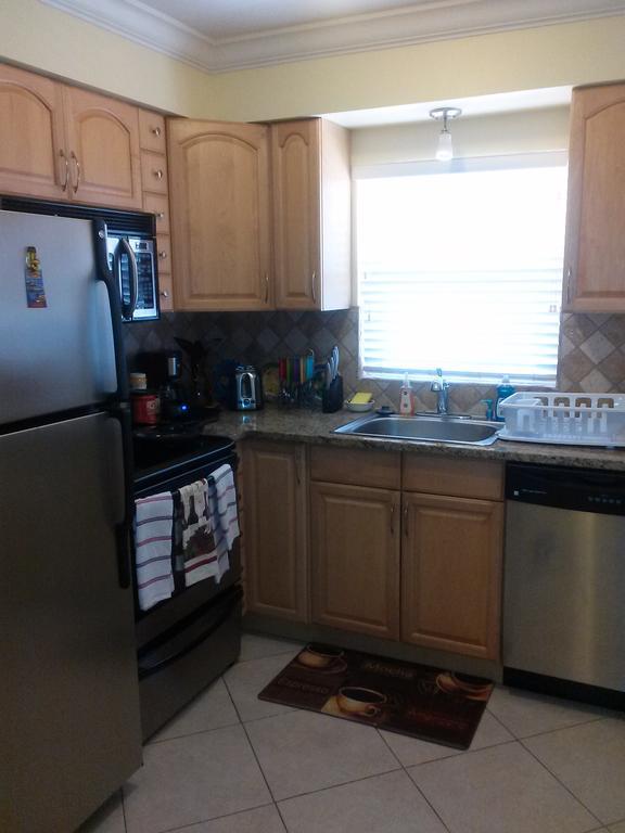 Beach Vacation Get-Away Apartment Сейнт Пийт Бийч Стая снимка